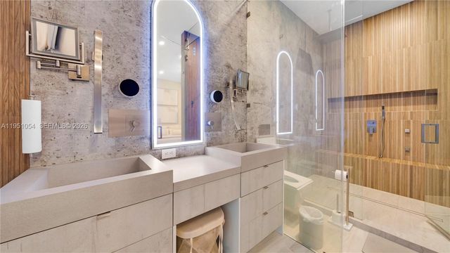 1810 NE 43rd Ct, Oakland Park, FL 33308