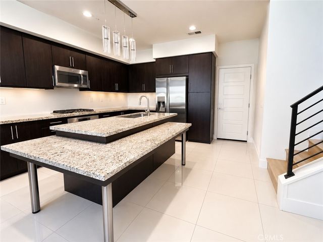 2400 Aperture, San Diego, CA 92108