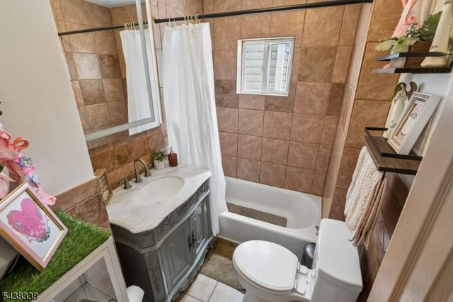 1983 Barnett St, Rahway City, NJ 07065