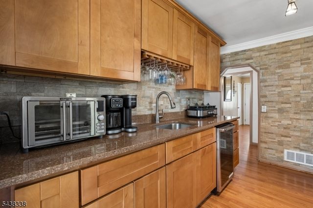 1983 Barnett St, Rahway City, NJ 07065