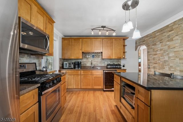 1983 Barnett St, Rahway City, NJ 07065