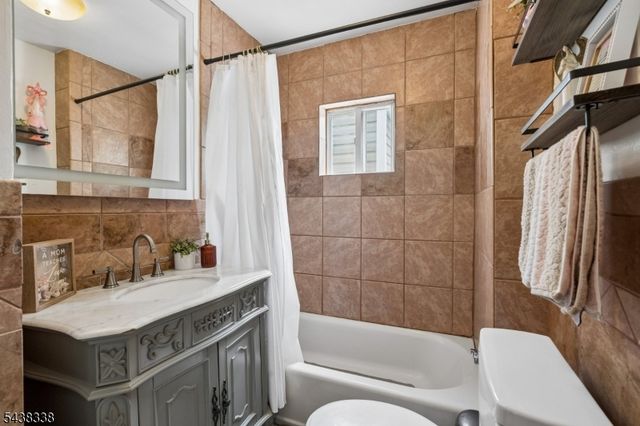 1983 Barnett St, Rahway City, NJ 07065