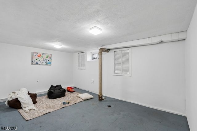 1983 Barnett St, Rahway City, NJ 07065