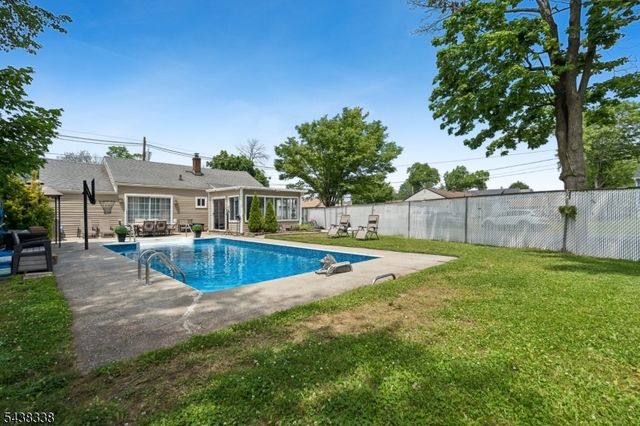 1983 Barnett St, Rahway City, NJ 07065