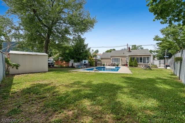 1983 Barnett St, Rahway City, NJ 07065