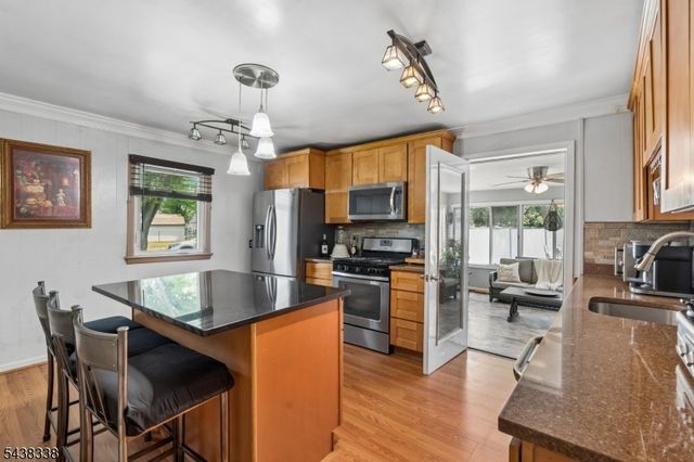 1983 Barnett St, Rahway City, NJ 07065