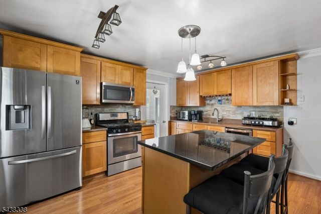 1983 Barnett St, Rahway City, NJ 07065