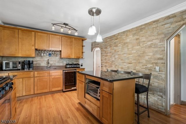 1983 Barnett St, Rahway City, NJ 07065