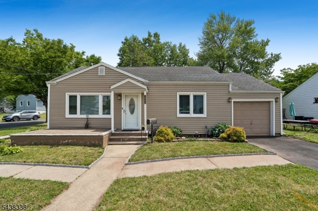 1983 Barnett St, Rahway City, NJ 07065