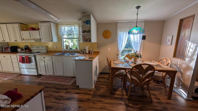 105 ILLINOIS Drive, Satsuma, FL 32189