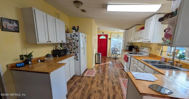 105 ILLINOIS Drive, Satsuma, FL 32189