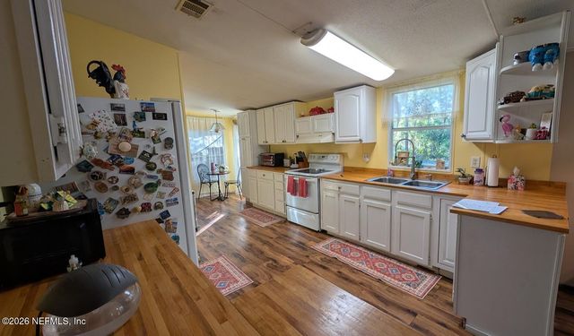 105 ILLINOIS Drive, Satsuma, FL 32189