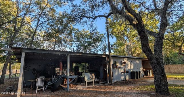 105 ILLINOIS Drive, Satsuma, FL 32189