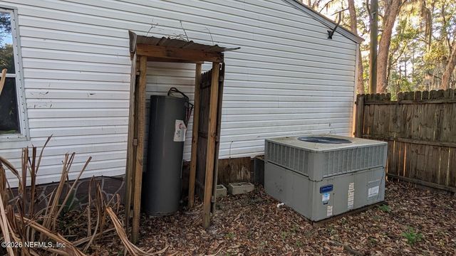 105 ILLINOIS Drive, Satsuma, FL 32189