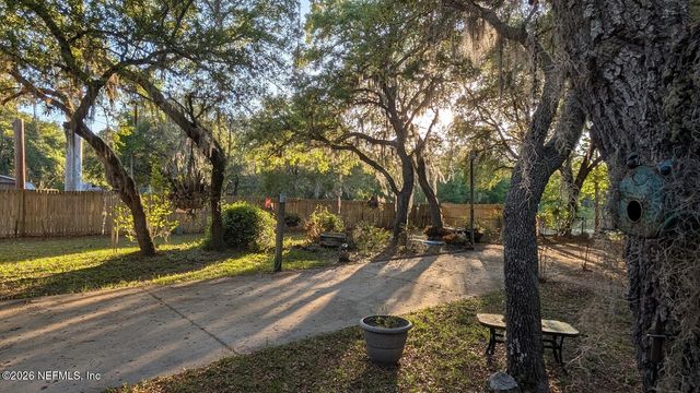 105 ILLINOIS Drive, Satsuma, FL 32189