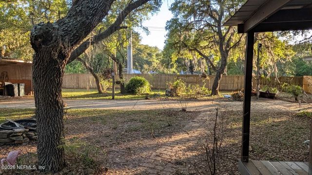 105 ILLINOIS Drive, Satsuma, FL 32189