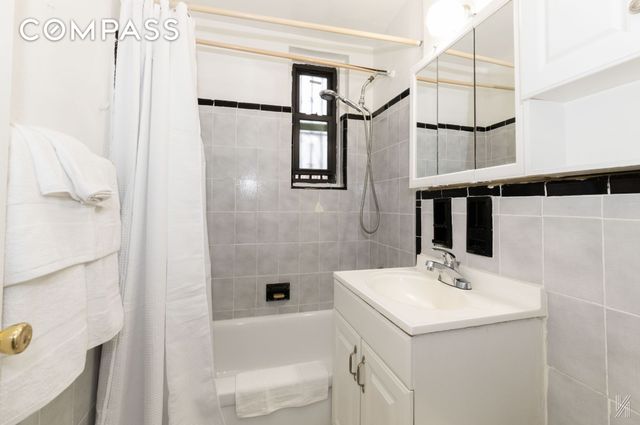 3324 Junction Blvd Apt 1R, New York City, NY 11372