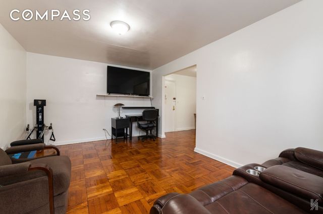 3324 Junction Blvd Apt 1R, New York City, NY 11372