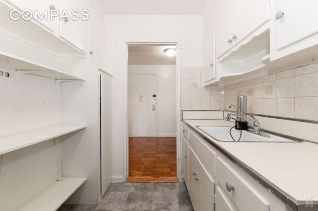 3324 Junction Blvd Apt 1R, New York City, NY 11372