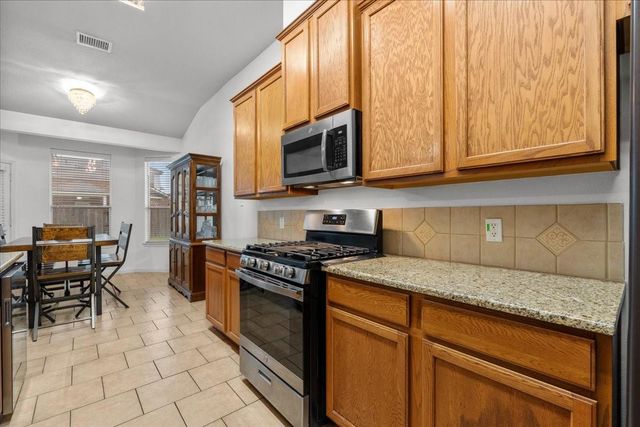 2001 Running Brook Lane, Pearland, TX 77584