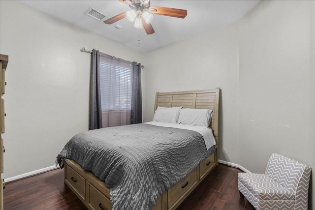 2001 Running Brook Lane, Pearland, TX 77584