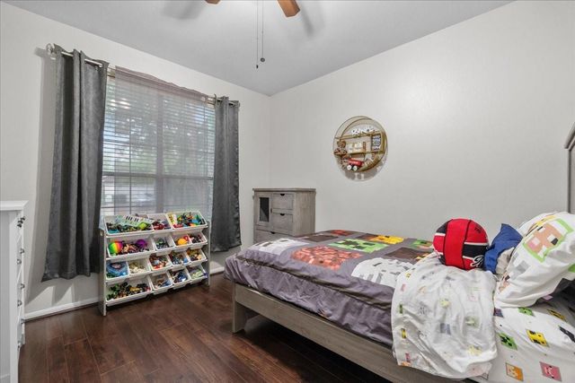 2001 Running Brook Lane, Pearland, TX 77584