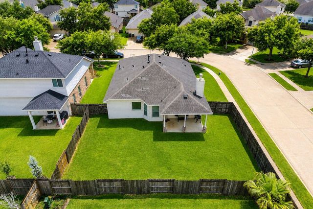 2001 Running Brook Lane, Pearland, TX 77584