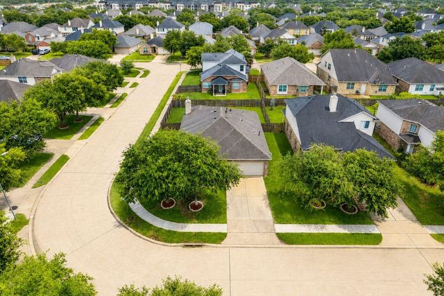 2001 Running Brook Lane, Pearland, TX 77584