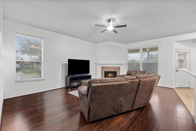 2001 Running Brook Lane, Pearland, TX 77584