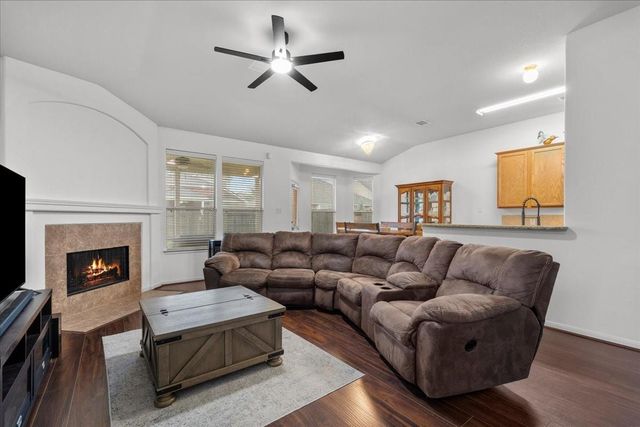 2001 Running Brook Lane, Pearland, TX 77584