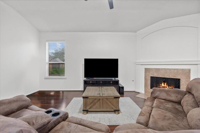 2001 Running Brook Lane, Pearland, TX 77584