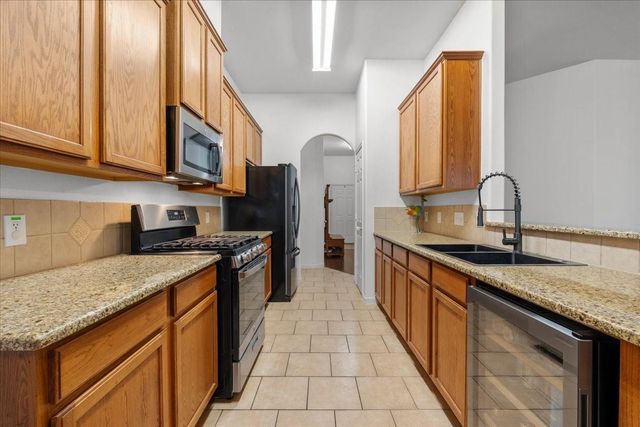 2001 Running Brook Lane, Pearland, TX 77584