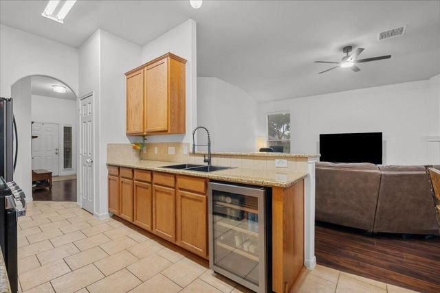 2001 Running Brook Lane, Pearland, TX 77584