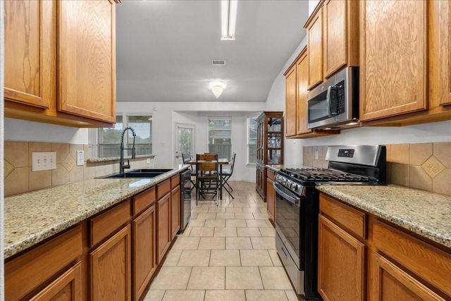 2001 Running Brook Lane, Pearland, TX 77584