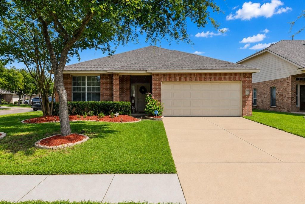 2001 Running Brook Lane, Pearland, TX 77584