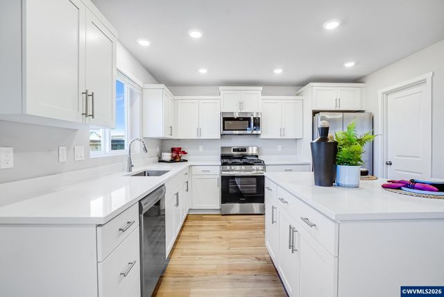 1544 Brown St, Woodburn, OR 97071