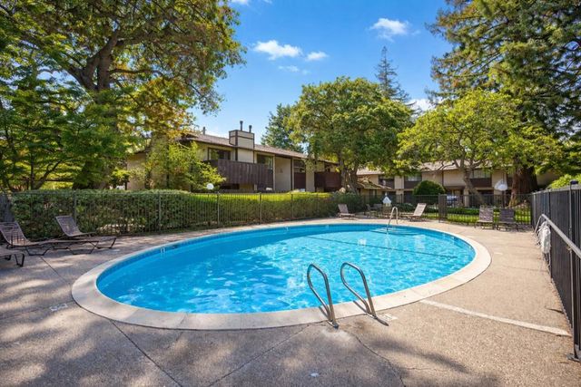 610 Gilbert Avenue 32, Menlo Park, CA 94025