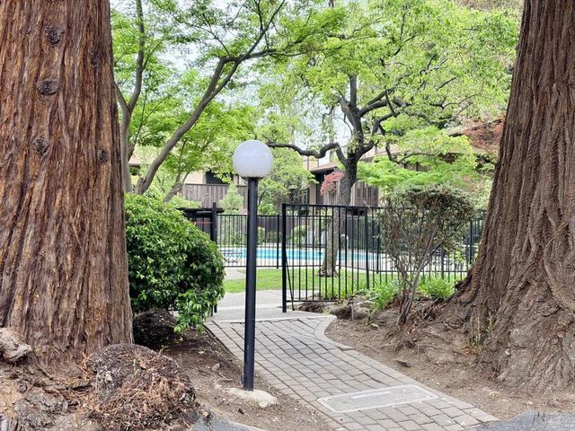 610 Gilbert Avenue 32, Menlo Park, CA 94025