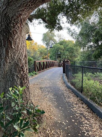 610 Gilbert Avenue 32, Menlo Park, CA 94025