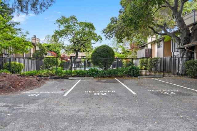 610 Gilbert Avenue 32, Menlo Park, CA 94025