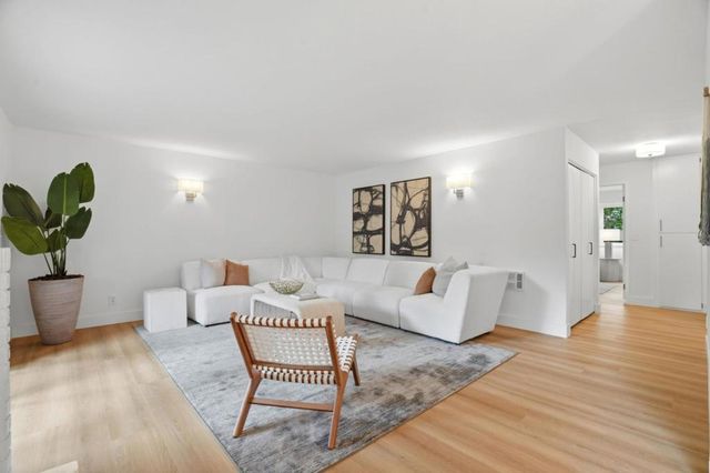 610 Gilbert Avenue 32, Menlo Park, CA 94025