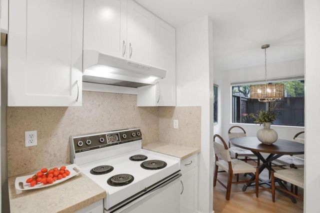 610 Gilbert Avenue 32, Menlo Park, CA 94025