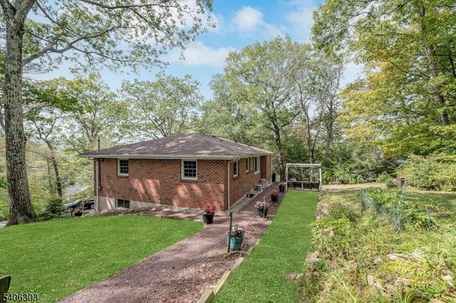 25 Sunset Trl, Rockaway Twp., NJ 07866