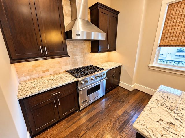 318 Calle Sevilla Place, Houston, TX 77007