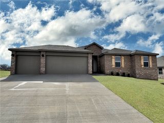 5002 E Sugarloaf Street, Siloam Springs, AR 72761