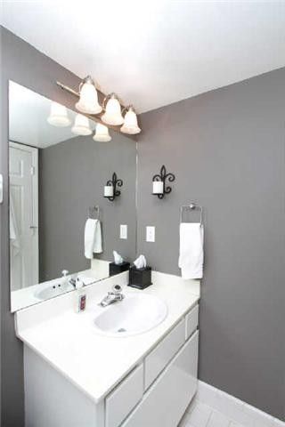 211 Hillsboro Pl, Nashville, TN 37215