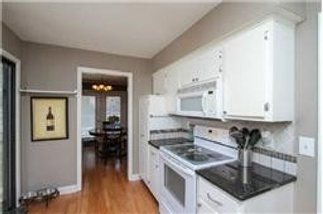 211 Hillsboro Pl, Nashville, TN 37215