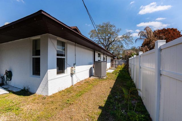 138 NW Friar Street, Port St. Lucie, FL 34983
