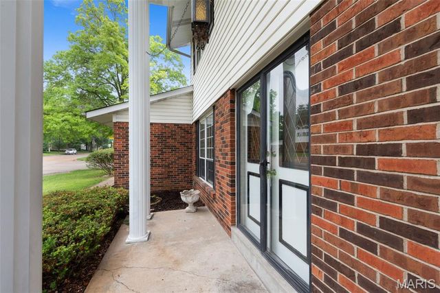 14729 Mondoubleau, Florissant, MO 63034