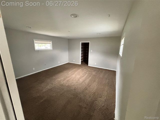 45824 Jefferson Ave, Chesterfield Township, MI 48047